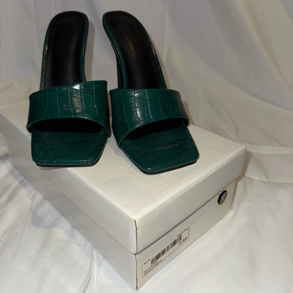 Green Square-Toed Heels - Picture 2 of 4